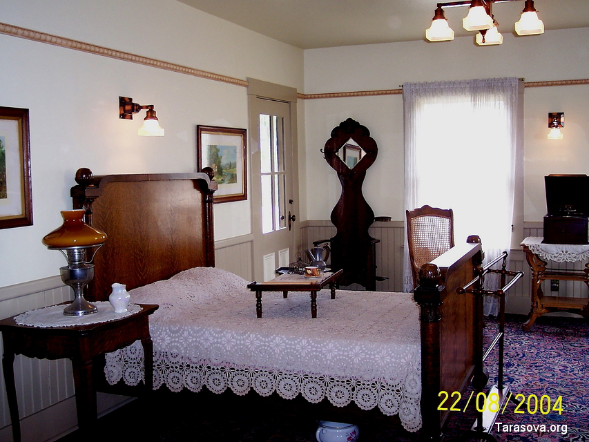 Одна из многочисленных спален Сары Винчестер